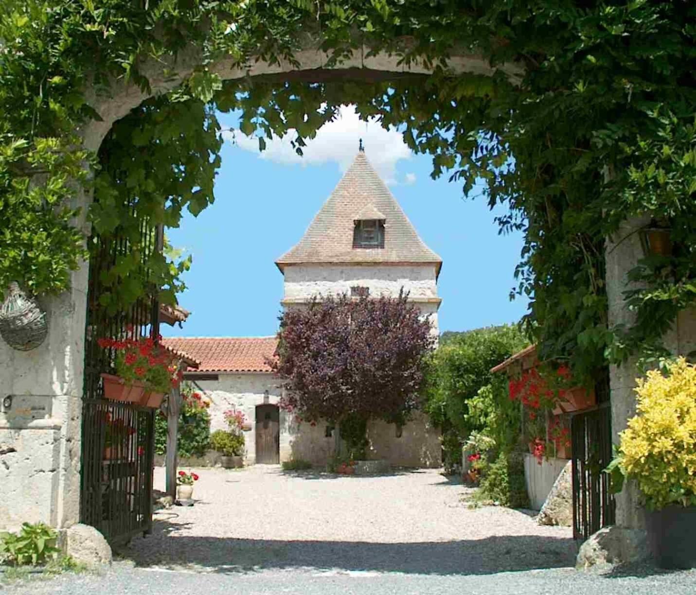 מלון Sainte-Colombe-de-Villeneuve Domaine De Villot מראה חיצוני תמונה